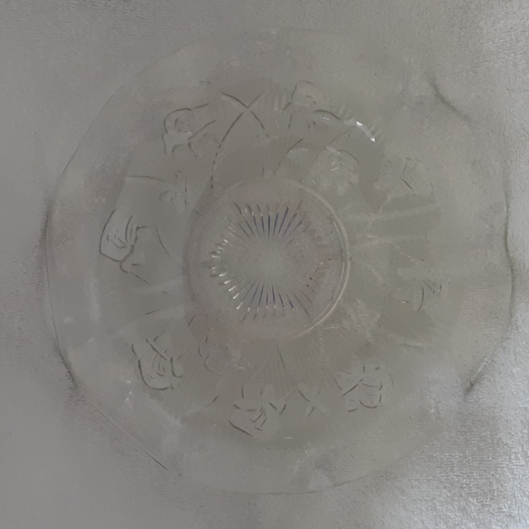 Jeannette depression glass iris & herringbone ruffled bowl. - Picture 4 of 6